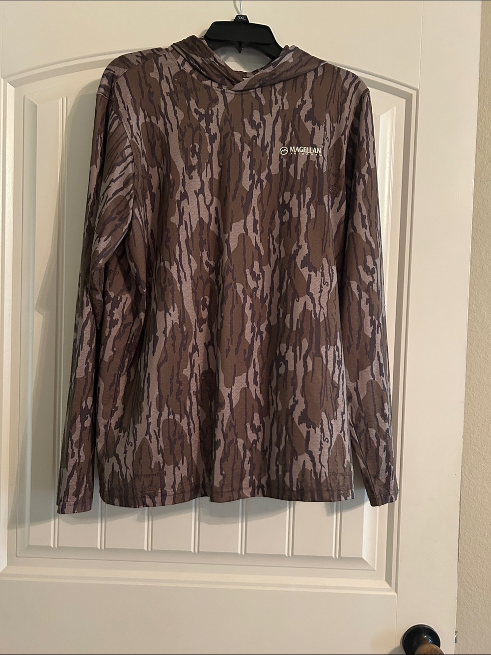 Magellan Outdoors Brown Camouflage Hooded Long Sleeve Shirt